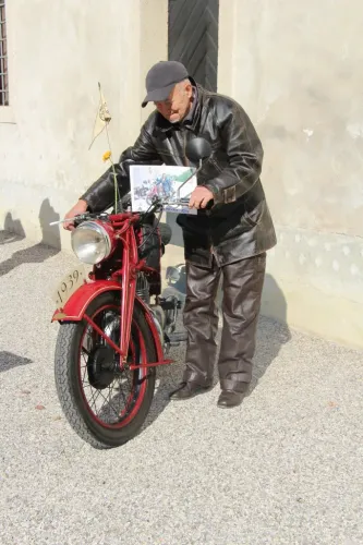 Razstava starodobnikov v Brežiškem gradu